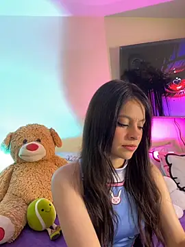 LucyEvans  online show from 11.20.25