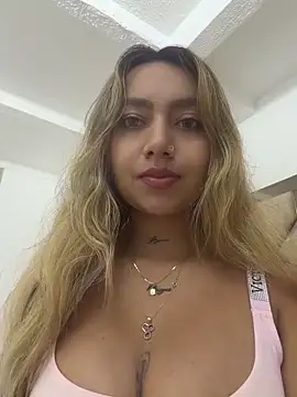 Snapshot of amanda-medrano1 chatting on 05.04.26 amanda-medrano1 online show from 05.04.26