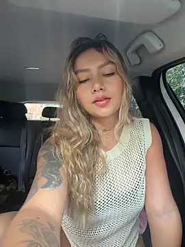 Snapshot of amanda-medrano1 chatting on 05.19.26 amanda-medrano1 online show from 05.19.26
