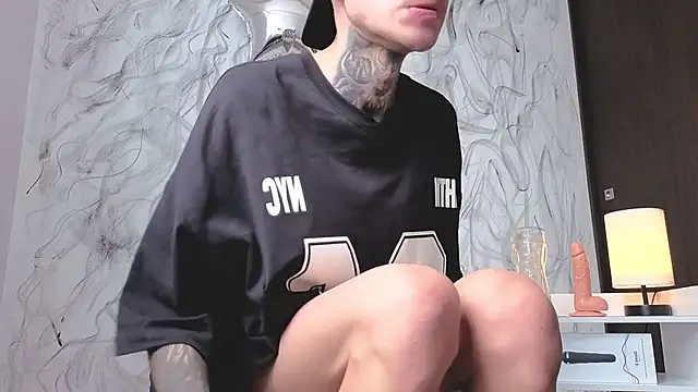 Snapshot of Saturno_v chatting on 10.01.25 Saturno v online show from 10.01.25