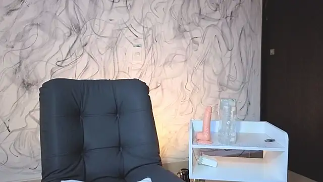 Snapshot of Saturno_v chatting on 10.04.25 Saturno v online show from 10.04.25