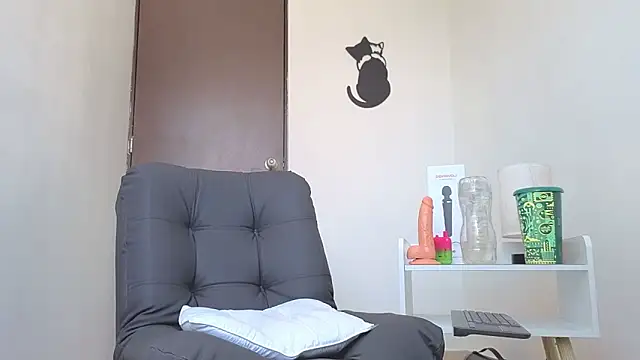 Snapshot of Saturno_v chatting on 10.22.25 Saturno v online show from 10.22.25