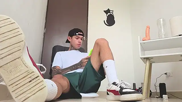 Snapshot of Saturno_v chatting on 11.06.25 Saturno v online show from 11.06.25