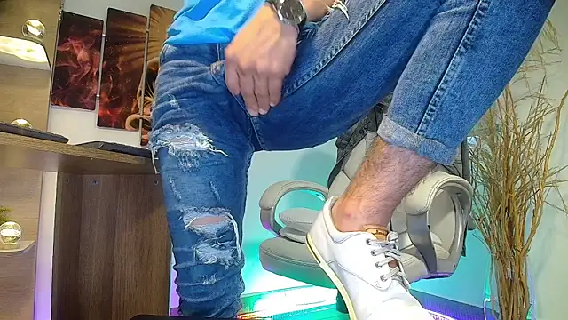 Snapshot of alessandro_wye chatting on 03.19.25 alessandro wye online show from 03.19.25
