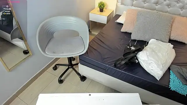 escarleth   online show from 03.04.26