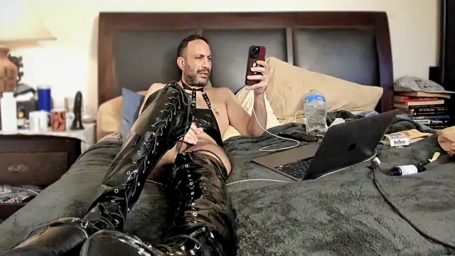 kinkyguy32323 online show from 03.29.26