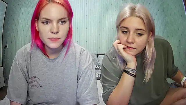 ChrisGirls online show from 12.22.24
