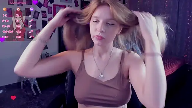 Snapshot of KarambaMoon chatting on 10.10.25 KarambaMoon online show from 10.10.25