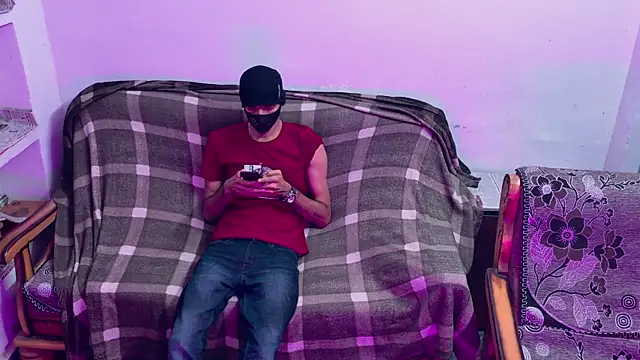 Snapshot of Habibi_big_b chatting on 10.27.25 Habibi big b online show from 10.27.25