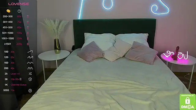 TiffanyWills online show from 12.02.24