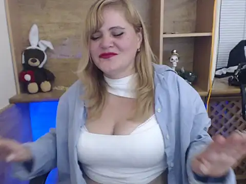 DaniellaKiss online show from 10.10.25