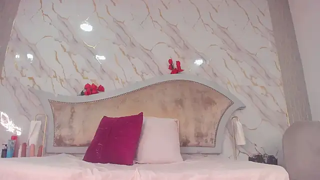 Snapshot of sarita_rouzze chatting on 10.31.25 sarita rouzze online show from 10.31.25