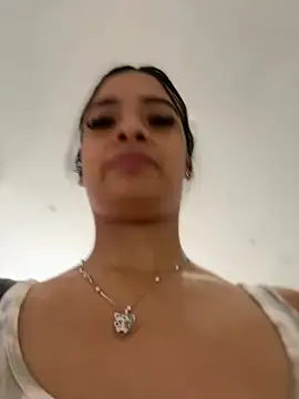 Laura fernandezII online show from 01.04.25