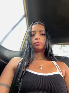 Laura fernandezII online show from 01.06.25