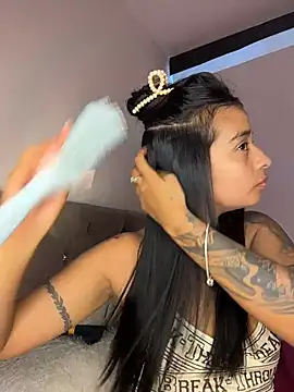 Laura fernandezII online show from 12.02.25