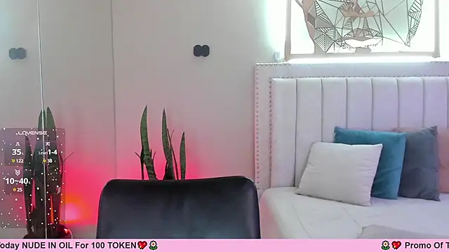 Snapshot of LenaRuiz_ chatting on 01.07.25 LenaRuiz online show from 01.07.25