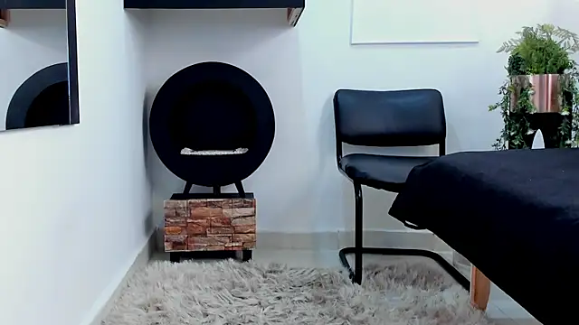 Snapshot of LenaRuiz_ chatting on 01.22.25 LenaRuiz online show from 01.22.25
