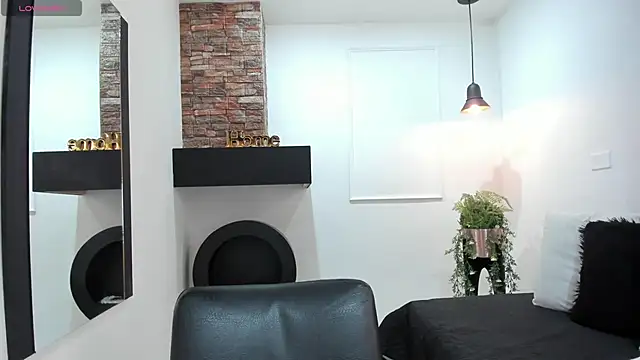 Snapshot of LenaRuiz_ chatting on 02.01.25 LenaRuiz online show from 02.01.25