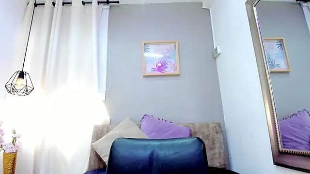 Snapshot of LenaRuiz_ chatting on 02.19.25 LenaRuiz online show from 02.19.25
