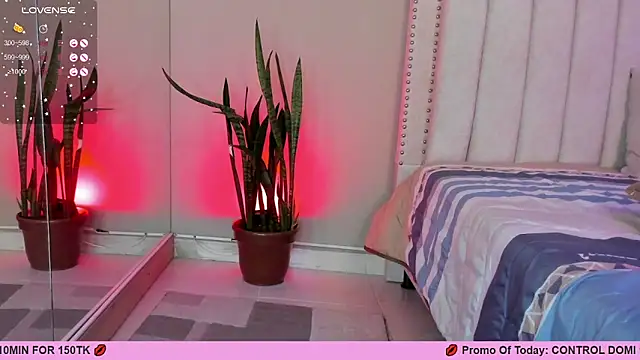 Snapshot of LenaRuiz_ chatting on 02.27.25 LenaRuiz online show from 02.27.25