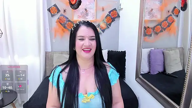 LenaRuiz  online show from 10.31.25