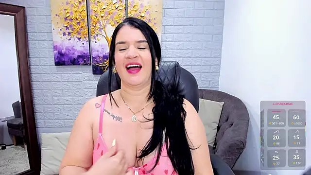 Snapshot of LenaRuiz_ chatting on 04.25.26 LenaRuiz online show from 04.25.26