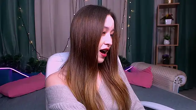 Snapshot of Ann__Cute chatting on 12.22.24 Ann Cute online show from 12.22.24