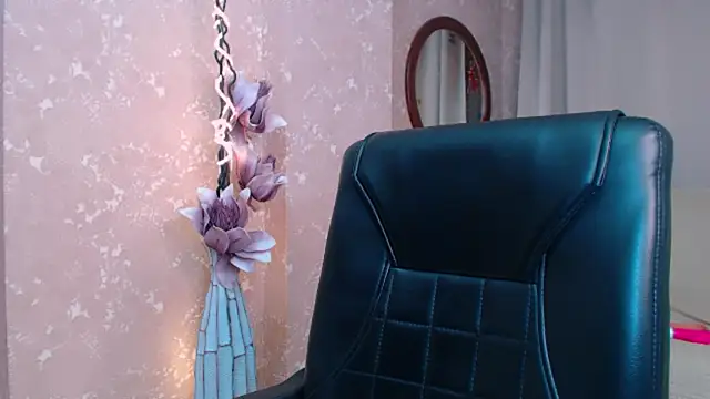 Snapshot of Ann__Cute chatting on 01.04.25 Ann Cute online show from 01.04.25