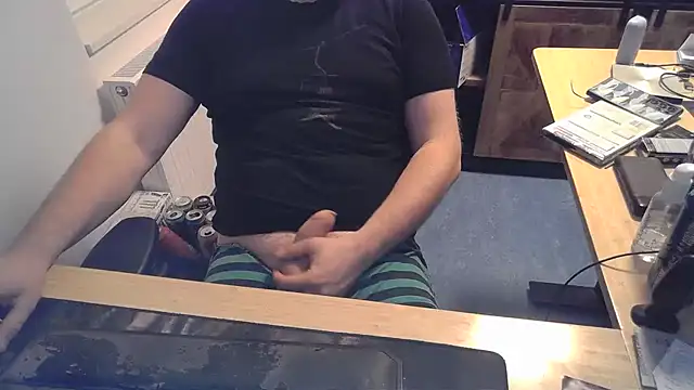 Snapshot of Currycake chatting on 01.28.25 Currycake online show from 01.28.25