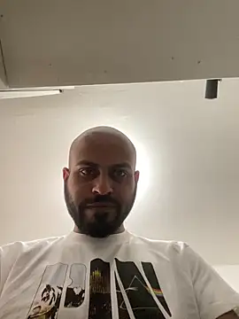 islandvybee55 online show from 04.10.26