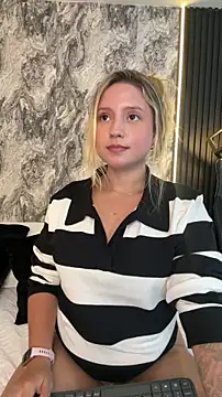 Snapshot of MiaPetit_ chatting on 10.26.25 MiaPetit online show from 10.26.25