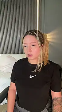 Snapshot of MiaPetit_ chatting on 11.15.25 MiaPetit online show from 11.15.25