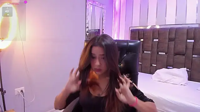 Snapshot of CookiesAndBoots chatting on 01.08.25 CookiesAndBoots online show from 01.08.25