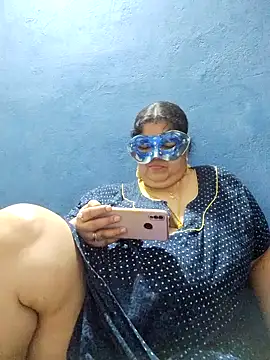 Snapshot of tamilthanushri chatting on 02.06.25 tamilthanushri online show from 02.06.25