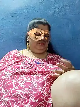 Snapshot of tamilthanushri chatting on 02.07.25 tamilthanushri online show from 02.07.25