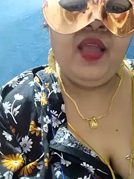 Snapshot of tamilthanushri chatting on 02.08.25 tamilthanushri online show from 02.08.25