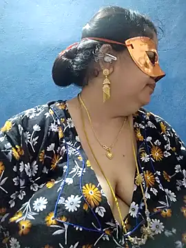 Snapshot of tamilthanushri chatting on 02.08.25 tamilthanushri online show from 02.08.25