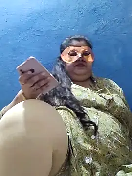 Snapshot of tamilthanushri chatting on 02.12.25 tamilthanushri online show from 02.12.25