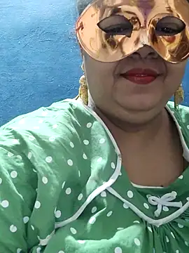 Snapshot of tamilthanushri chatting on 02.14.25 tamilthanushri online show from 02.14.25