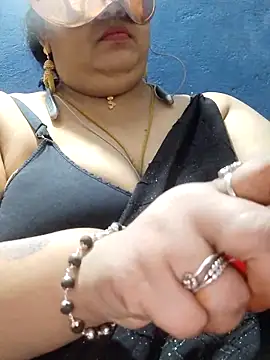 Snapshot of tamilthanushri chatting on 02.14.25 tamilthanushri online show from 02.14.25