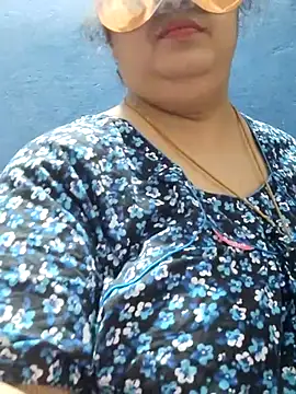 Snapshot of tamilthanushri chatting on 02.15.25 tamilthanushri online show from 02.15.25