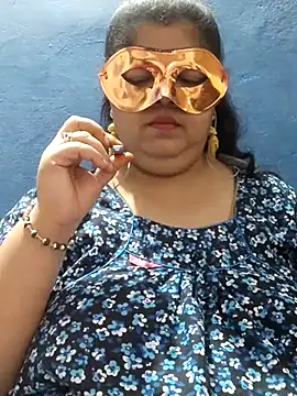 Snapshot of tamilthanushri chatting on 02.15.25 tamilthanushri online show from 02.15.25