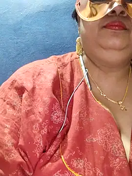 Snapshot of tamilthanushri chatting on 02.19.25 tamilthanushri online show from 02.19.25