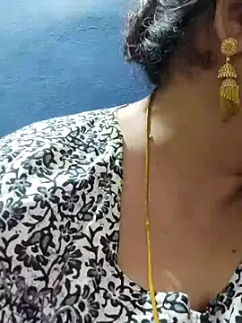 Snapshot of tamilthanushri chatting on 03.02.25 tamilthanushri online show from 03.02.25