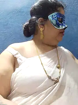 Snapshot of tamilthanushri chatting on 03.10.25 tamilthanushri online show from 03.10.25