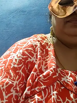 Snapshot of tamilthanushri chatting on 03.12.25 tamilthanushri online show from 03.12.25