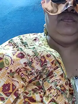 Snapshot of tamilthanushri chatting on 03.15.25 tamilthanushri online show from 03.15.25