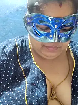 Snapshot of tamilthanushri chatting on 03.16.25 tamilthanushri online show from 03.16.25