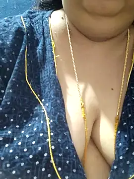 Snapshot of tamilthanushri chatting on 09.27.25 tamilthanushri online show from 09.27.25