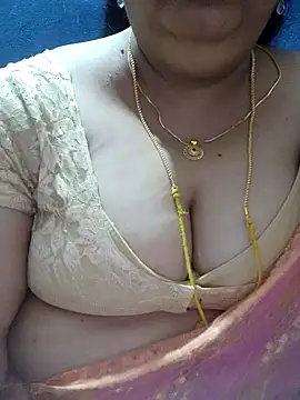 Snapshot of tamilthanushri chatting on 09.29.25 tamilthanushri online show from 09.29.25